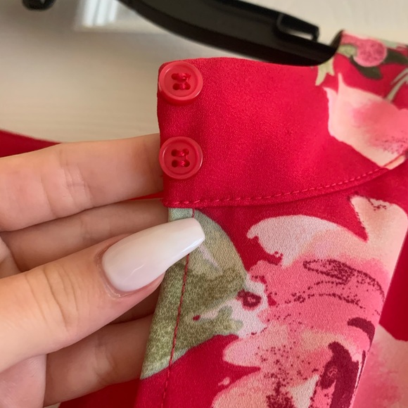 Cute flower button up blouse - Picture 3 of 4